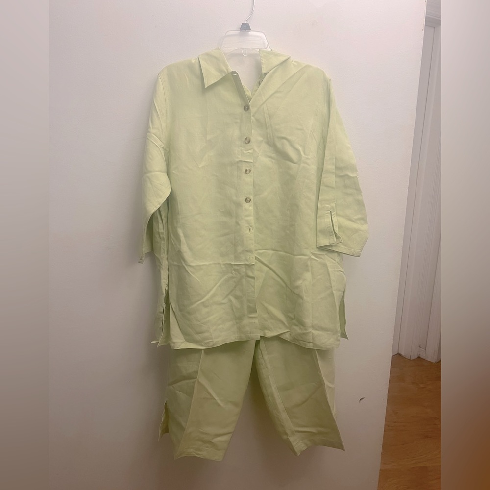 Avenue green pant suit